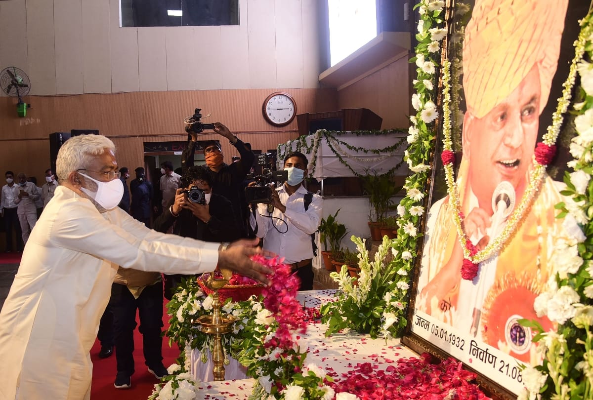 BJP will make an issue of not coming of Mulayam Singh in Kalyan's tribute meeting.
