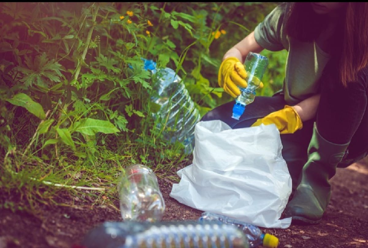 America Texas woman tiffany left her job and started picking garbage now she earn lot of money