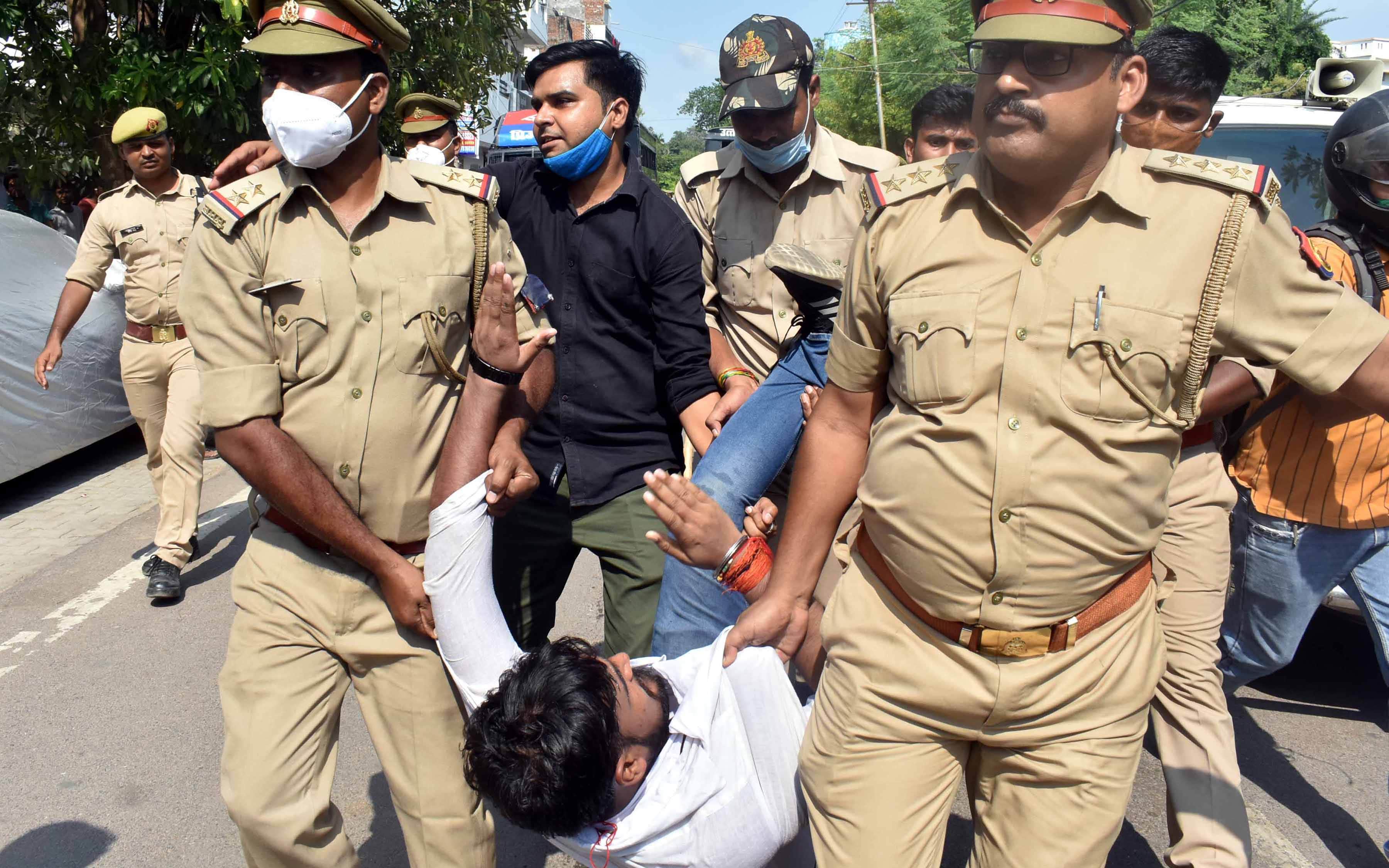 Prayagraj: Candidates demanding teacher recruitment clash with police