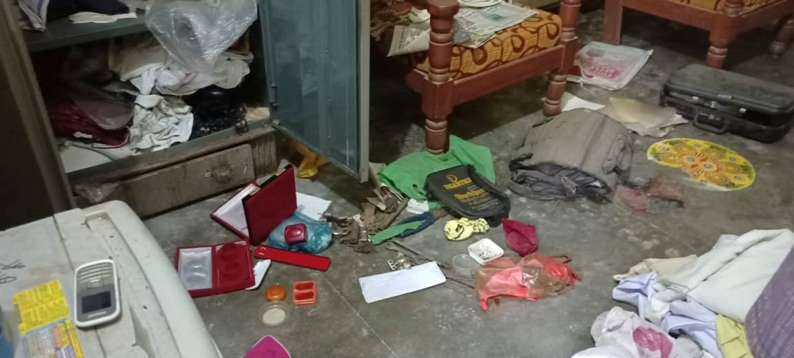 ARTO and Sub Inspector's house robbed of lakhs by breaking 40 locks