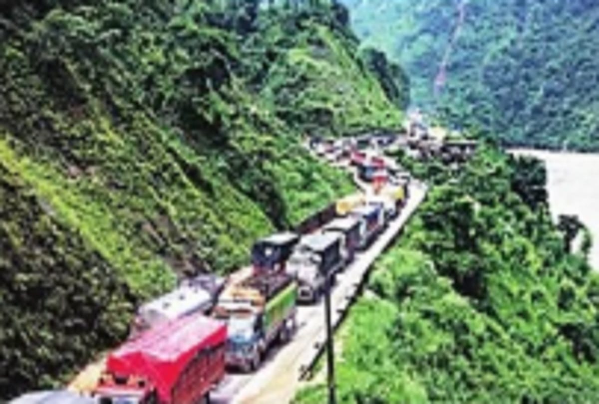 1000 Laod Vehicals stoped at Butwal-Kathamandu highway