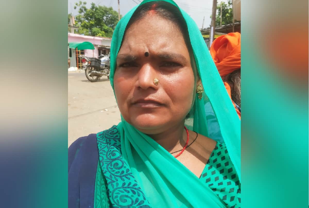 painful story of flood affected people in village surrounded by water for week due to floods in Gorakhpur