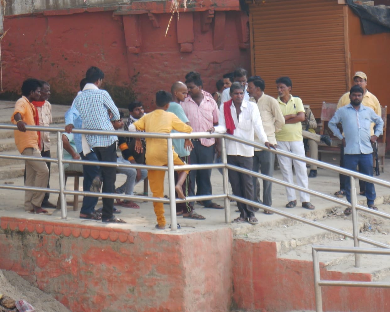 Middle-aged drowned while taking bath at Ganga Ghat, search continues
