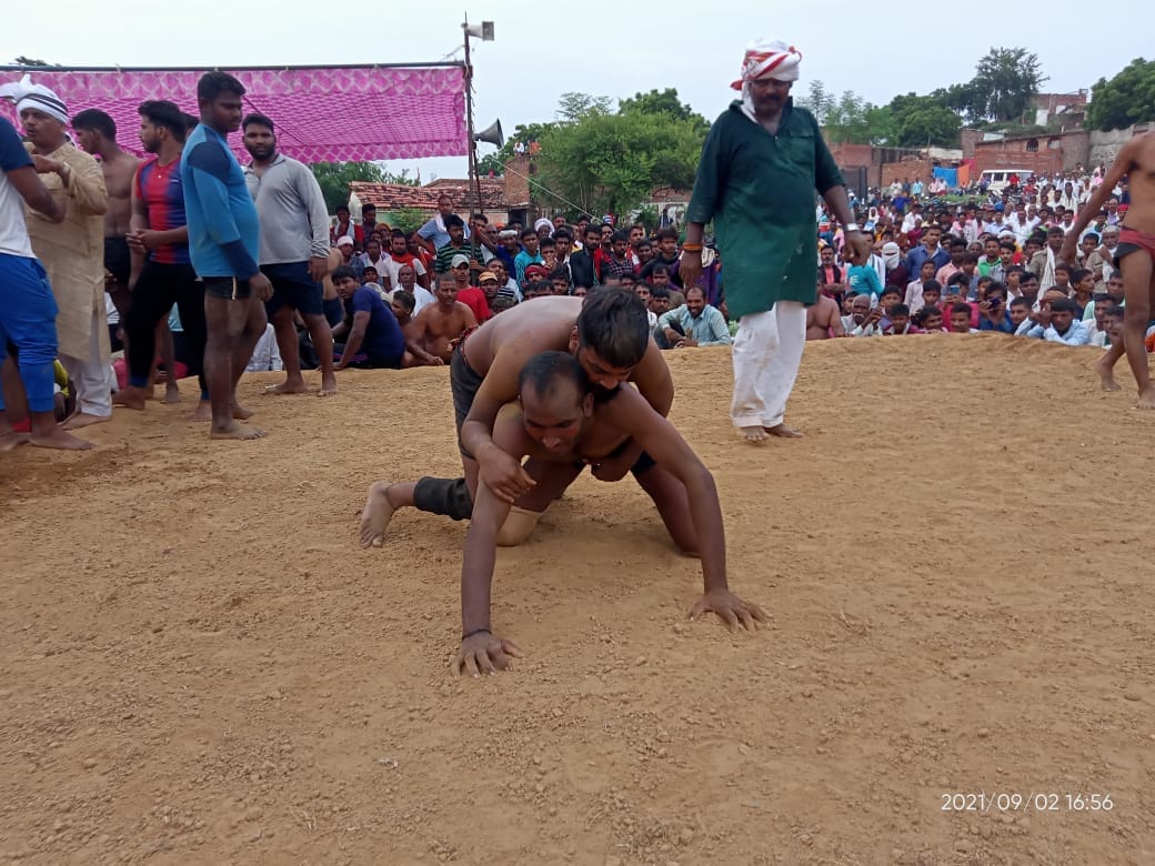 Dagger bet: Satyanarayan of Varanasi beat Pintu of Chandauli