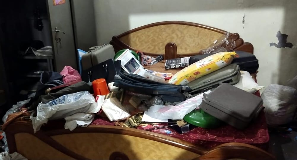 Lakhs including cash and jewelery stolen from retired teacher's locked house