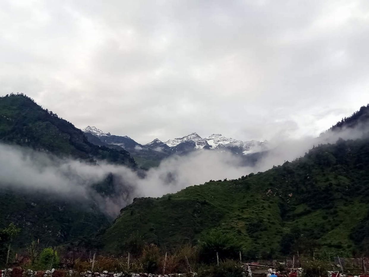 Snowfall on the peaks of Kedarnath and Yamunotri Dham