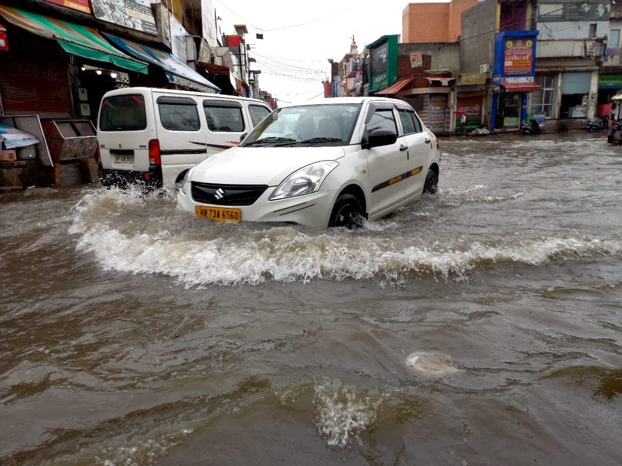It rained drizzling, Badra got the feeling of Sawan in Bhado