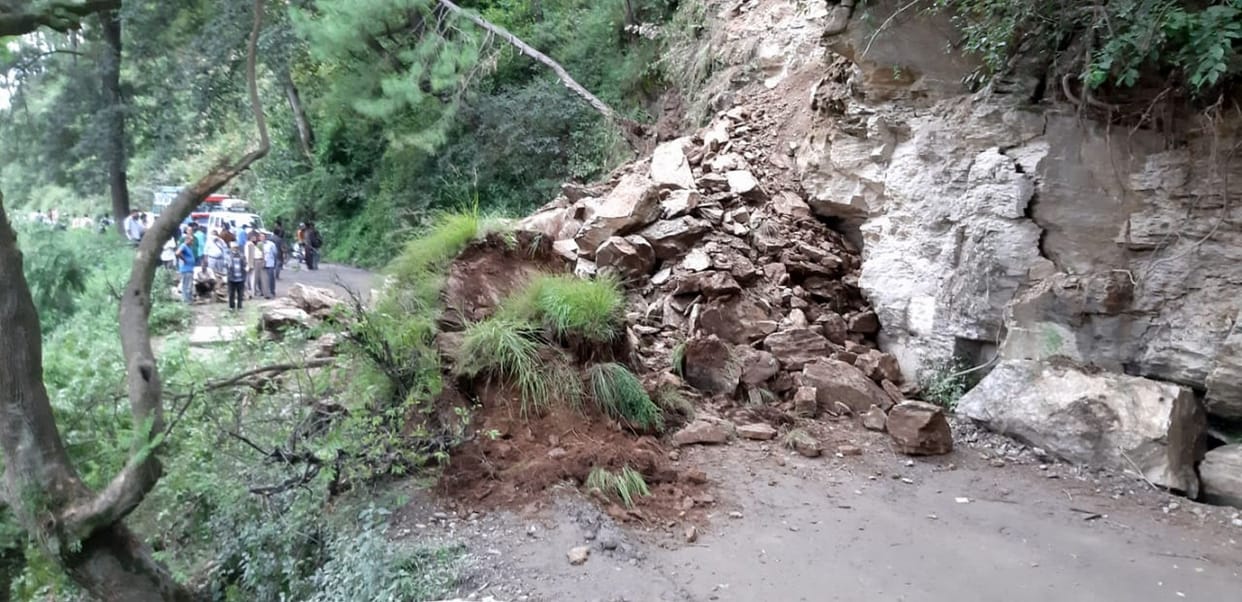 Almora-Kausani national road remained closed for three hours