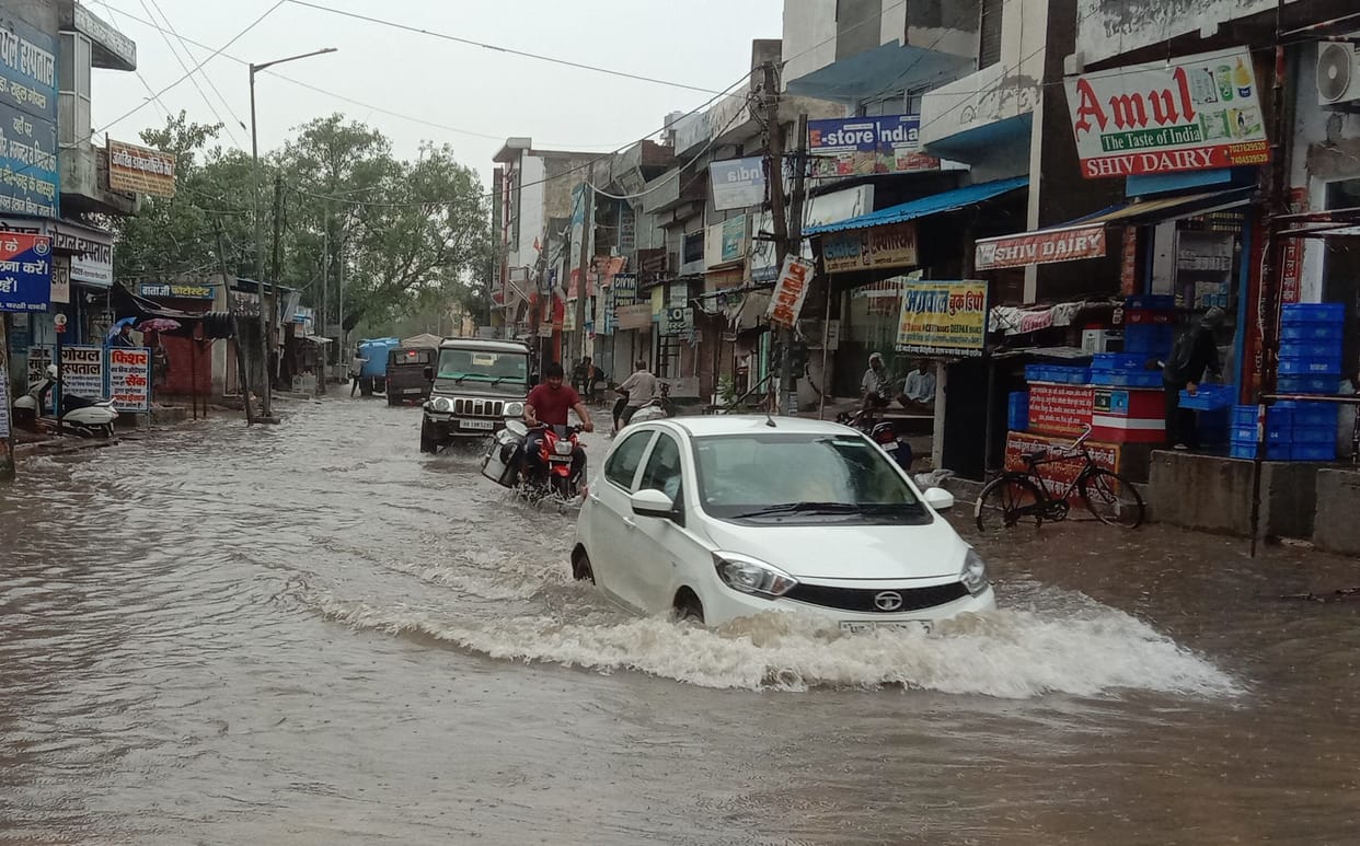 123 mm of rain in eight hours, two main roads had to be closed due to so much waterlogging