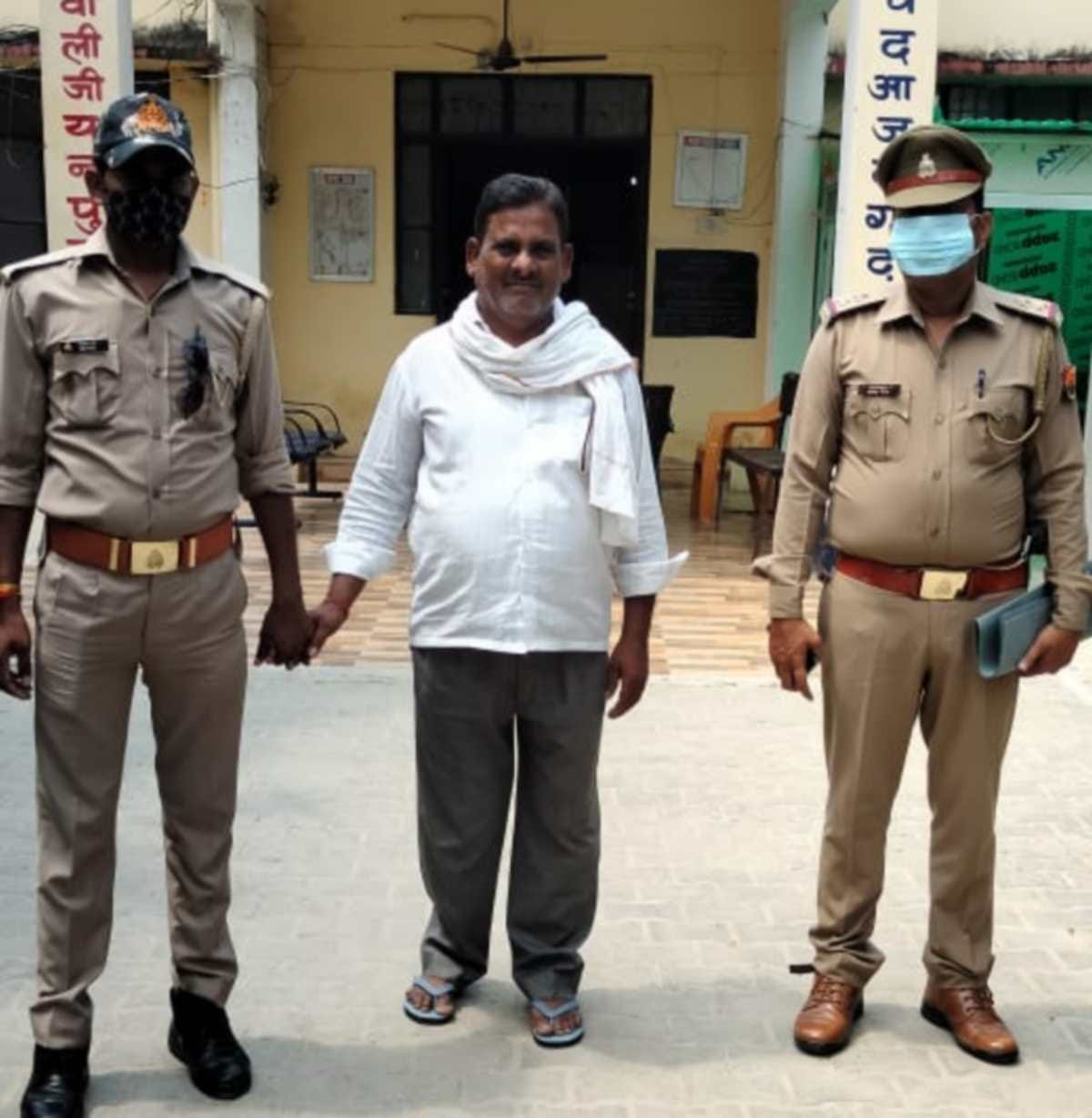 Police caught Kuntu Singh wanted accused in Gangster Act in Azamgarh