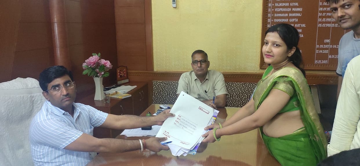 24 candidates By election : filed nominations on the flast day
