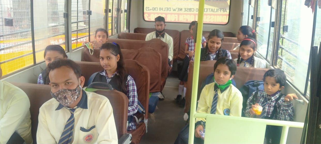 Sonbhadra: 90 school vehicles fail in fitness, yet children are being carried, children are forced to travel in danger
