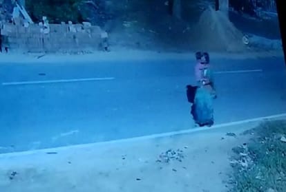 Gorakhpur UP Chaurichaura News in Hindi: Police arrested woman running away after stealing child from Chaurichaura at Gorakhpur