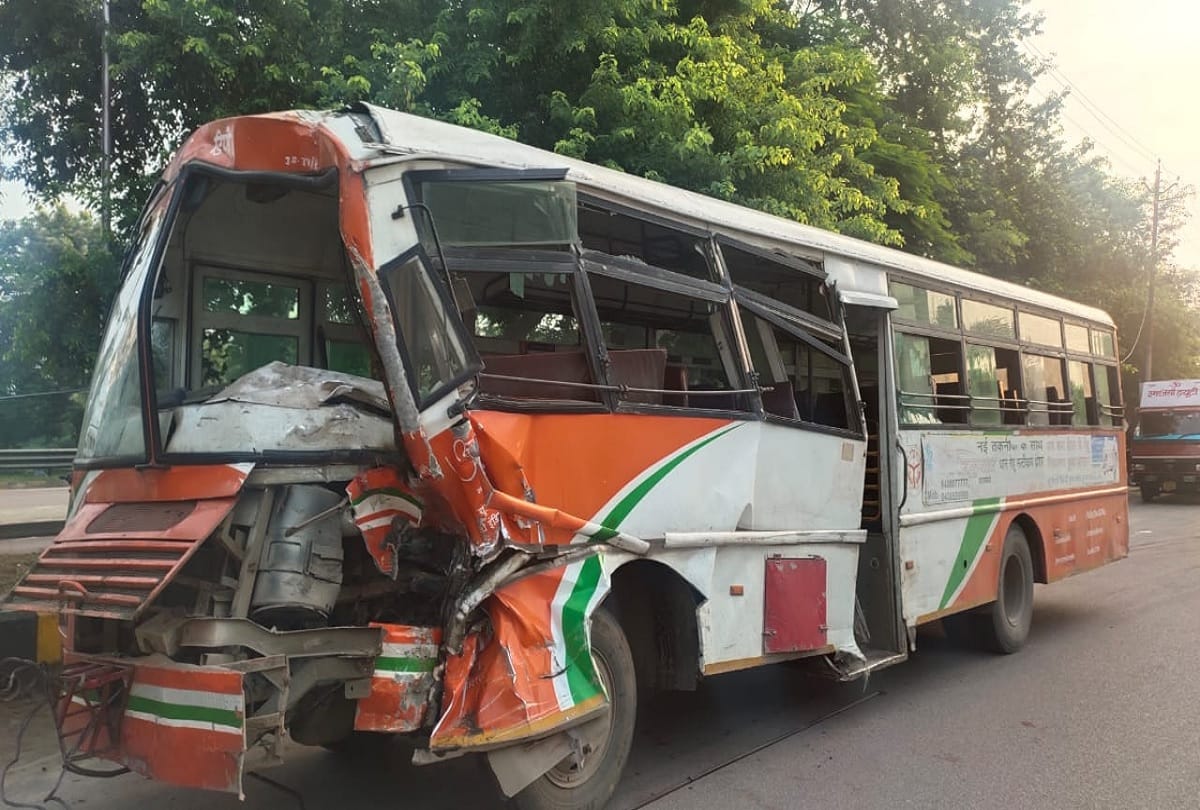Major road accident in lucknow between truck and roadways bus many seriously injured including conductor
