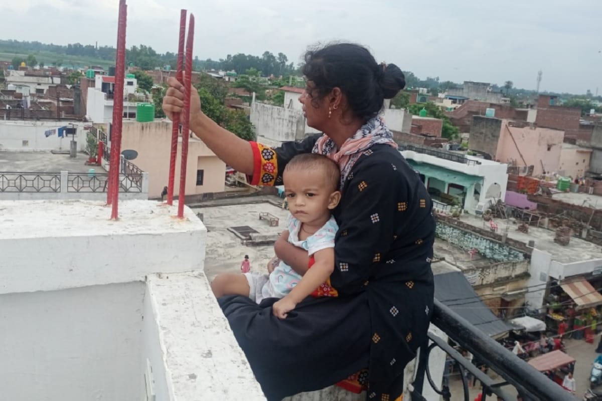 Bijnor News: A Woman has tried to jump from third floor with her baby son and see photos