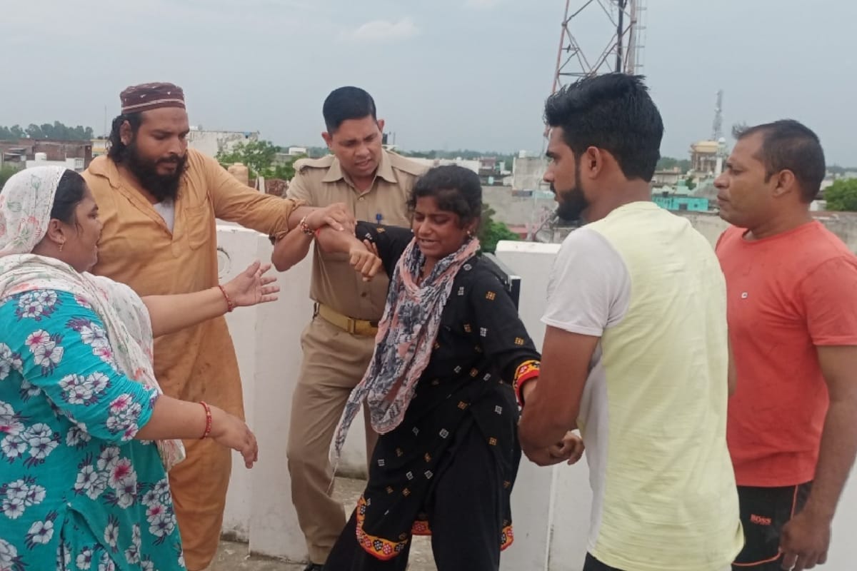 Bijnor News: A Woman has tried to jump from third floor with her baby son and see photos