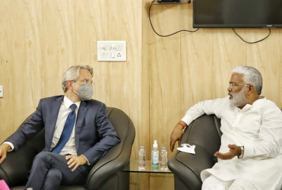 BJP president Swatantra Dev Singh meets to ambassador of France.