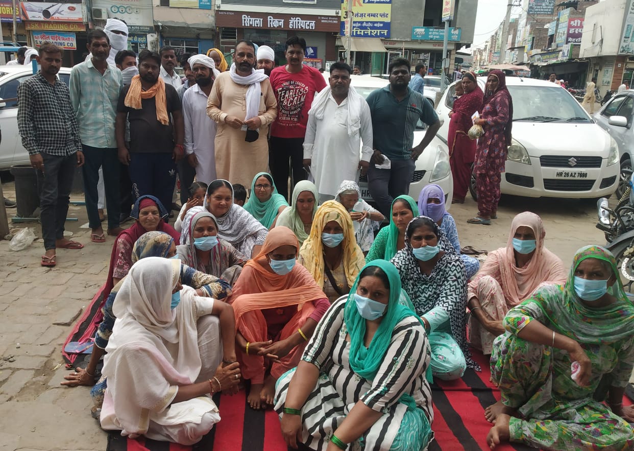 Alleged negligence in the operation, the victims staged a sit-in in front of the hospital