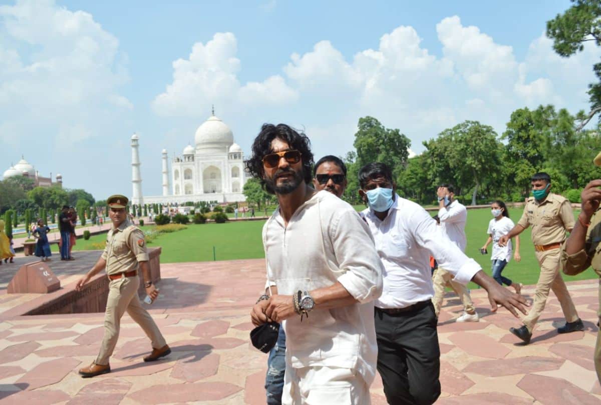 Vidhyut Jaamwal Bollywood Actor Visit Agra Taj Mahal: Bollywood Actor Vidhyut Jaamwal Visits Taj Mahal Today