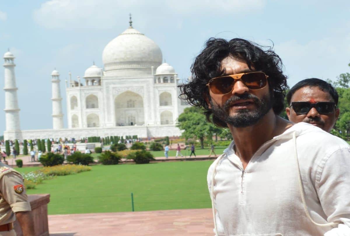 Vidhyut Jaamwal Bollywood Actor Visit Agra Taj Mahal: Bollywood Actor Vidhyut Jaamwal Visits Taj Mahal Today