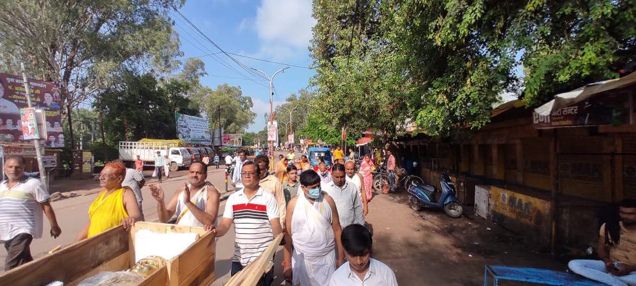 bhagwaan adhinath's statues welcomed