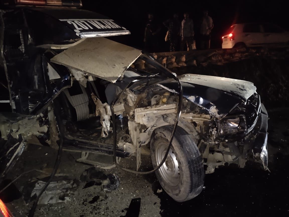 Police's thunderbolt vehicle collided with tractor on Panipat-Khatima highway