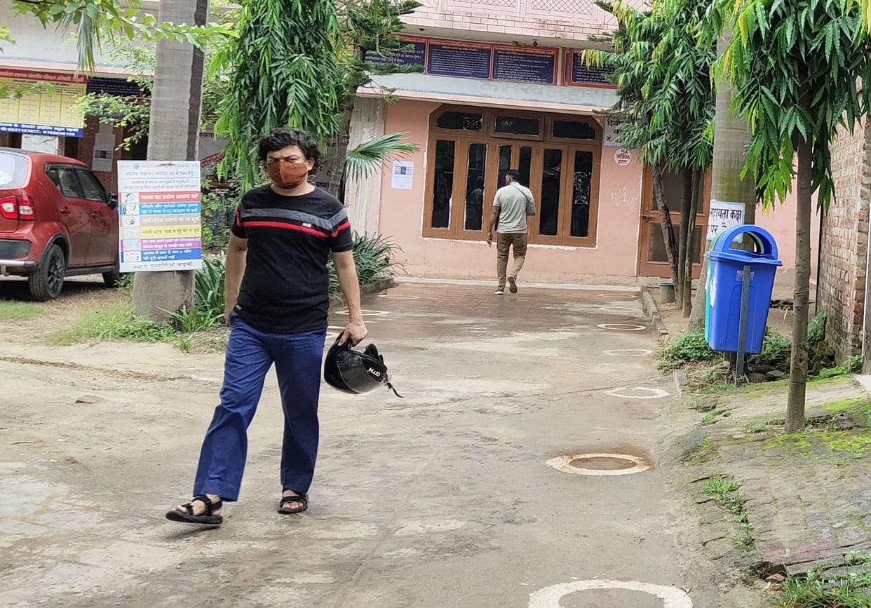 People kept wandering, license not made