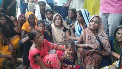 Murder in Ghazipur: Dead body thrown after killing with a sharp weapon relatives accuse those who bought land for murder 