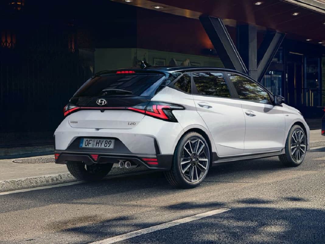 five cars and suvs with all four wheels disc brake under 20 lakh, kia seltos hyundai creta mahindra xuv 300