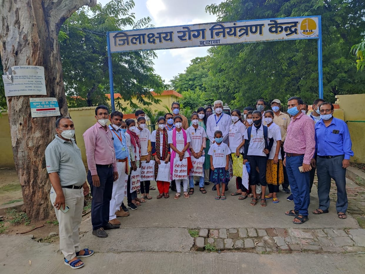 etawah news,Distribution of nutrition, masks and T-shirts to children suffering from tuberculosis
