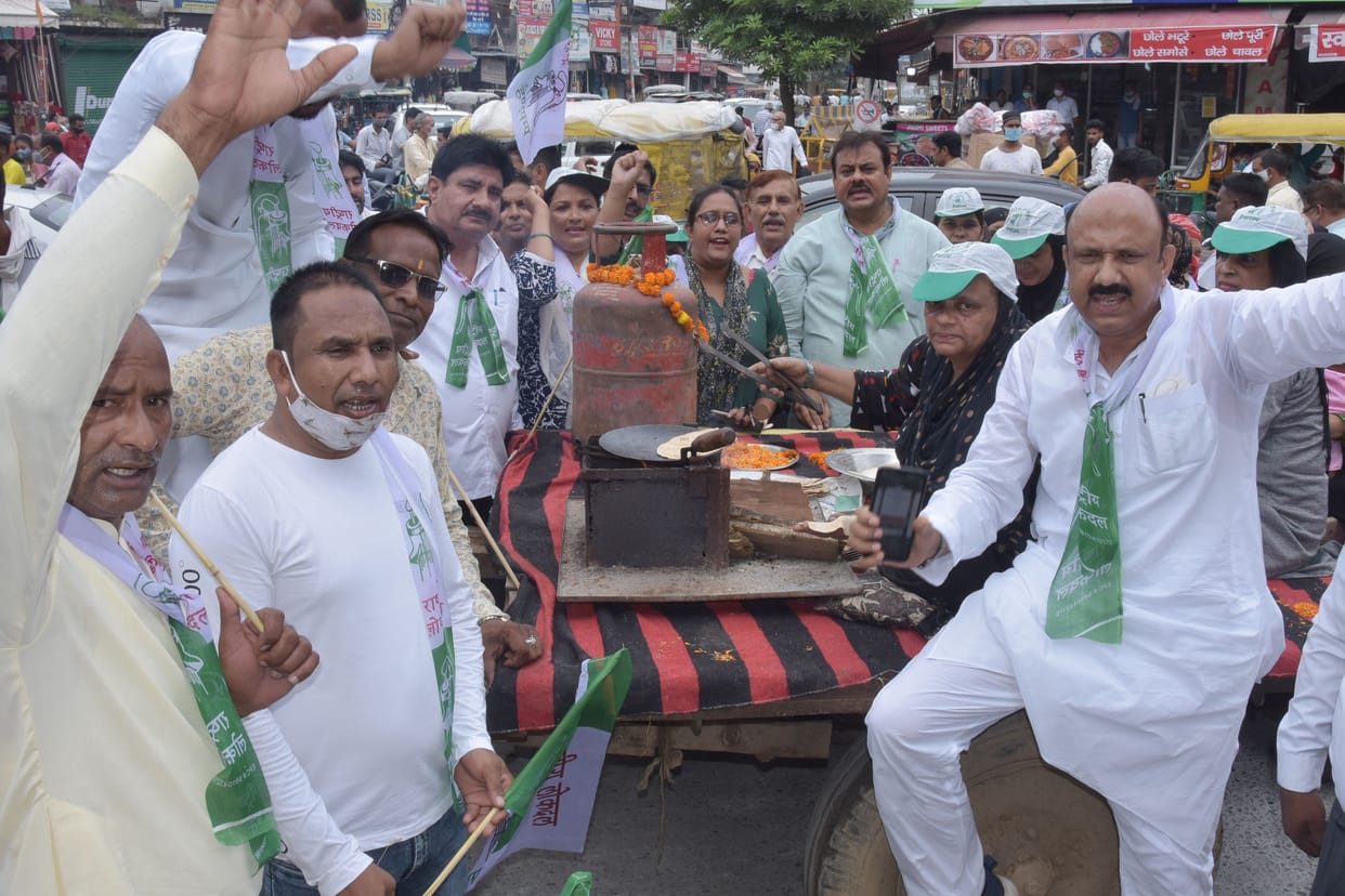 RLD workers demonstrated