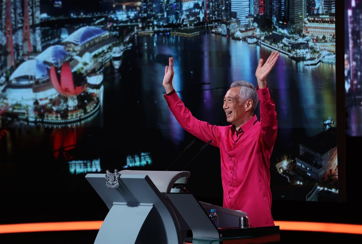 Two Singapore bloggers will give two crore compensation to PM Lee Shen Lung