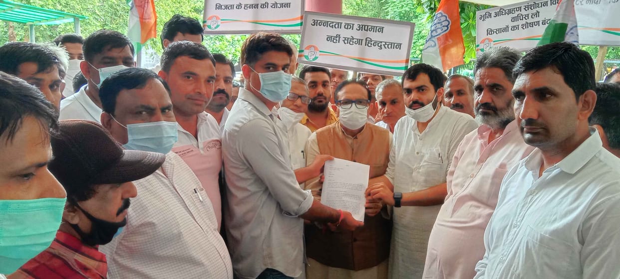 congress protest  against lathi charge