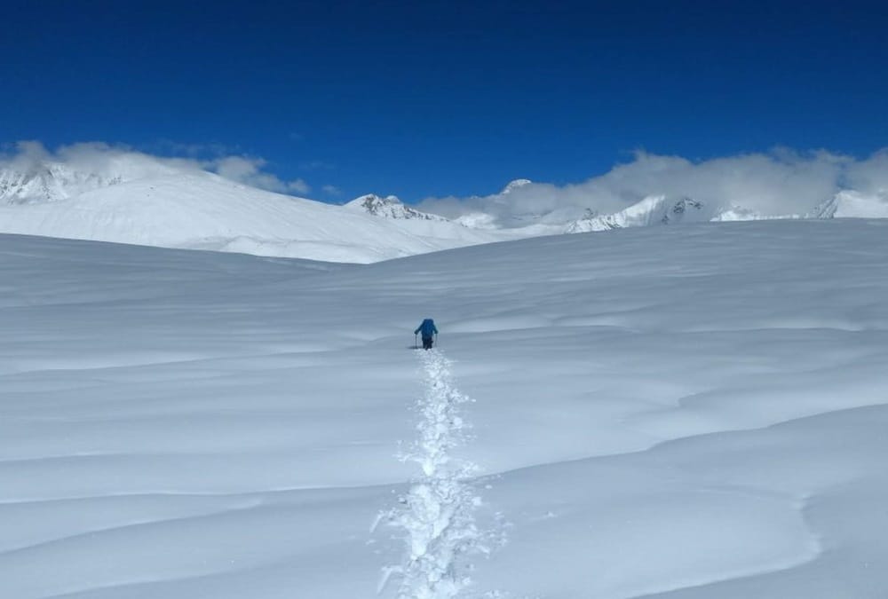 Uttarakhand News: Kolkata Tourist Group Go to ,kalindi khal-badrinath trek for Trekking Photos