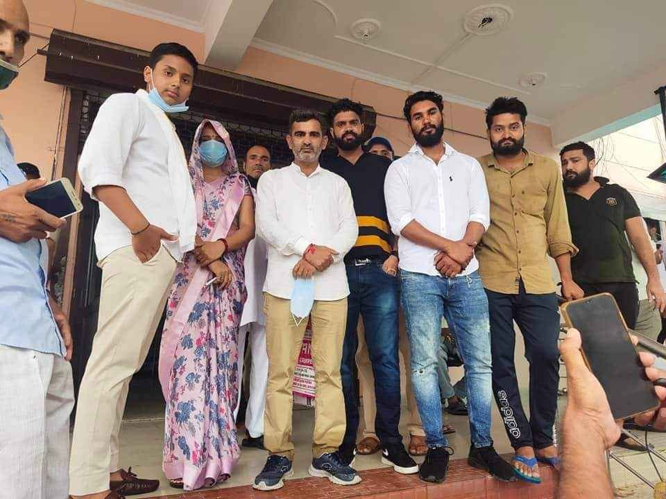 six cundidate filed nomnation form