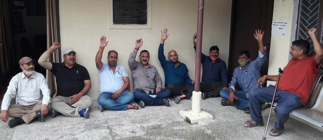 Angry contractors protest due to non-payment