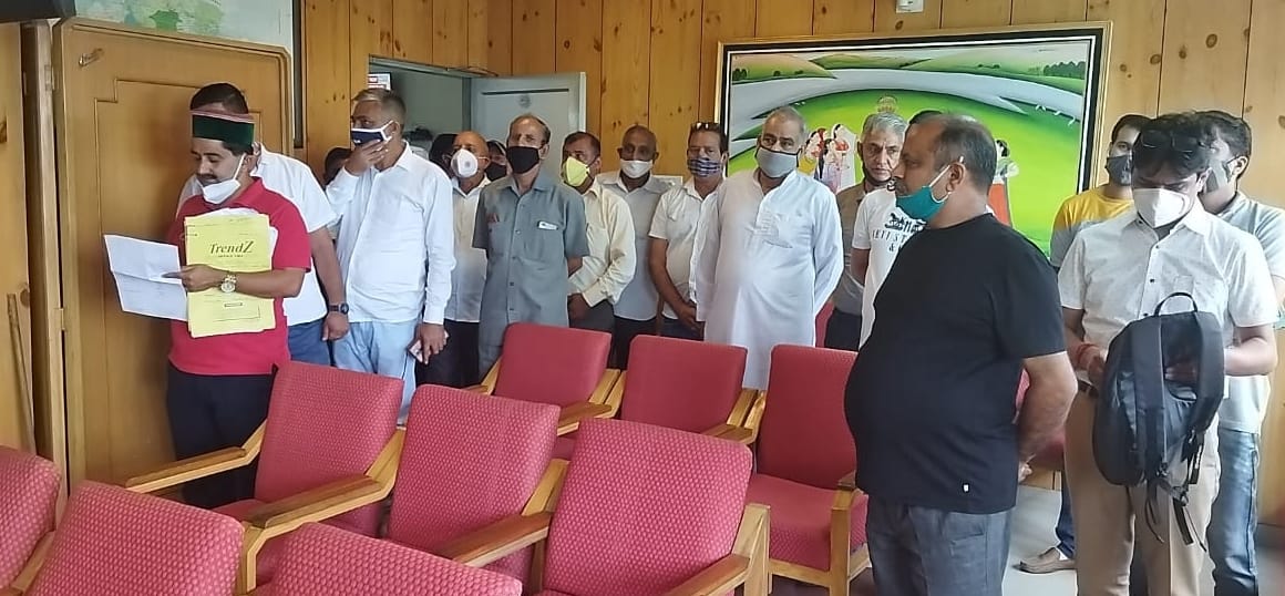 will not allow truck lay bylane in Shahpur