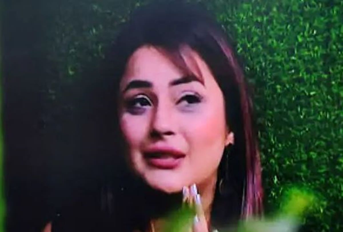 Shehnaaz gill father talked to her daughter after sidharth shukla death says she is not fine
