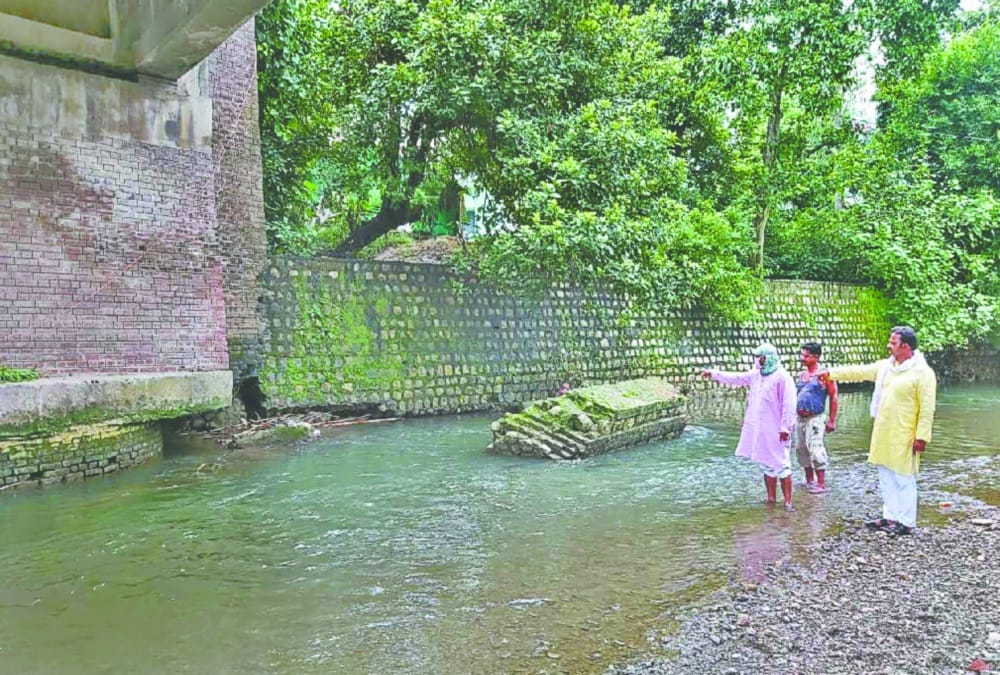 Uttarakhand News: Bridge connecting Rishikesh with Haridwar in danger
