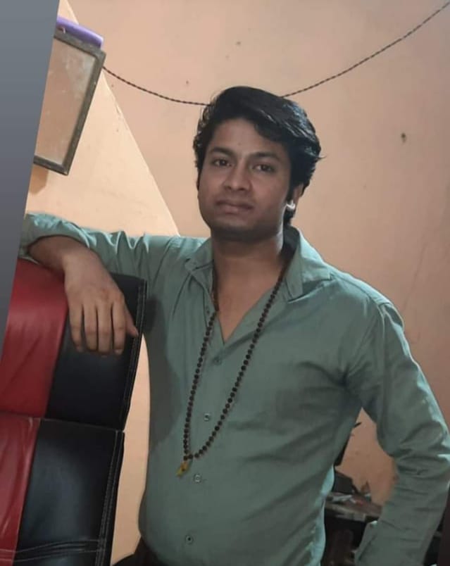 etawah news,The murder of a young man by beating his head and face with a brick