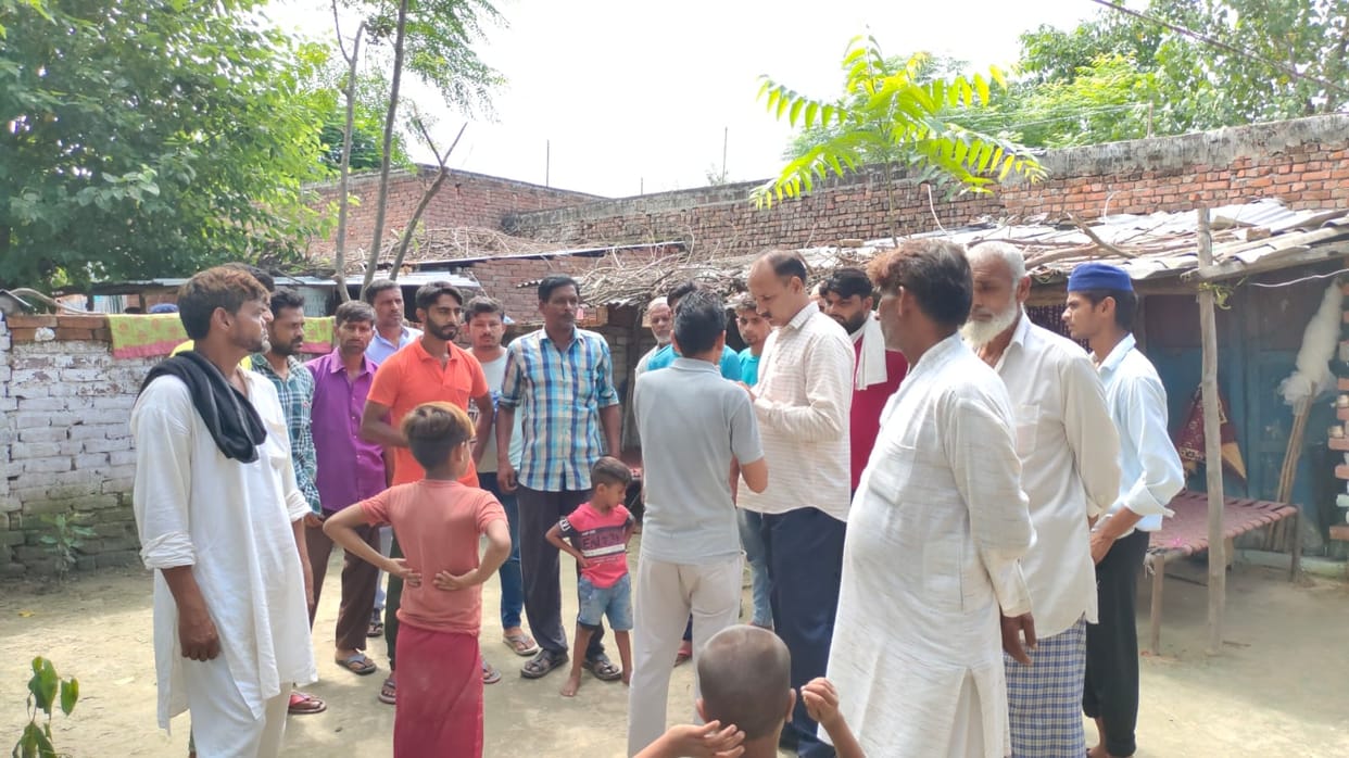Bloody clash between two sides, four injured including three women