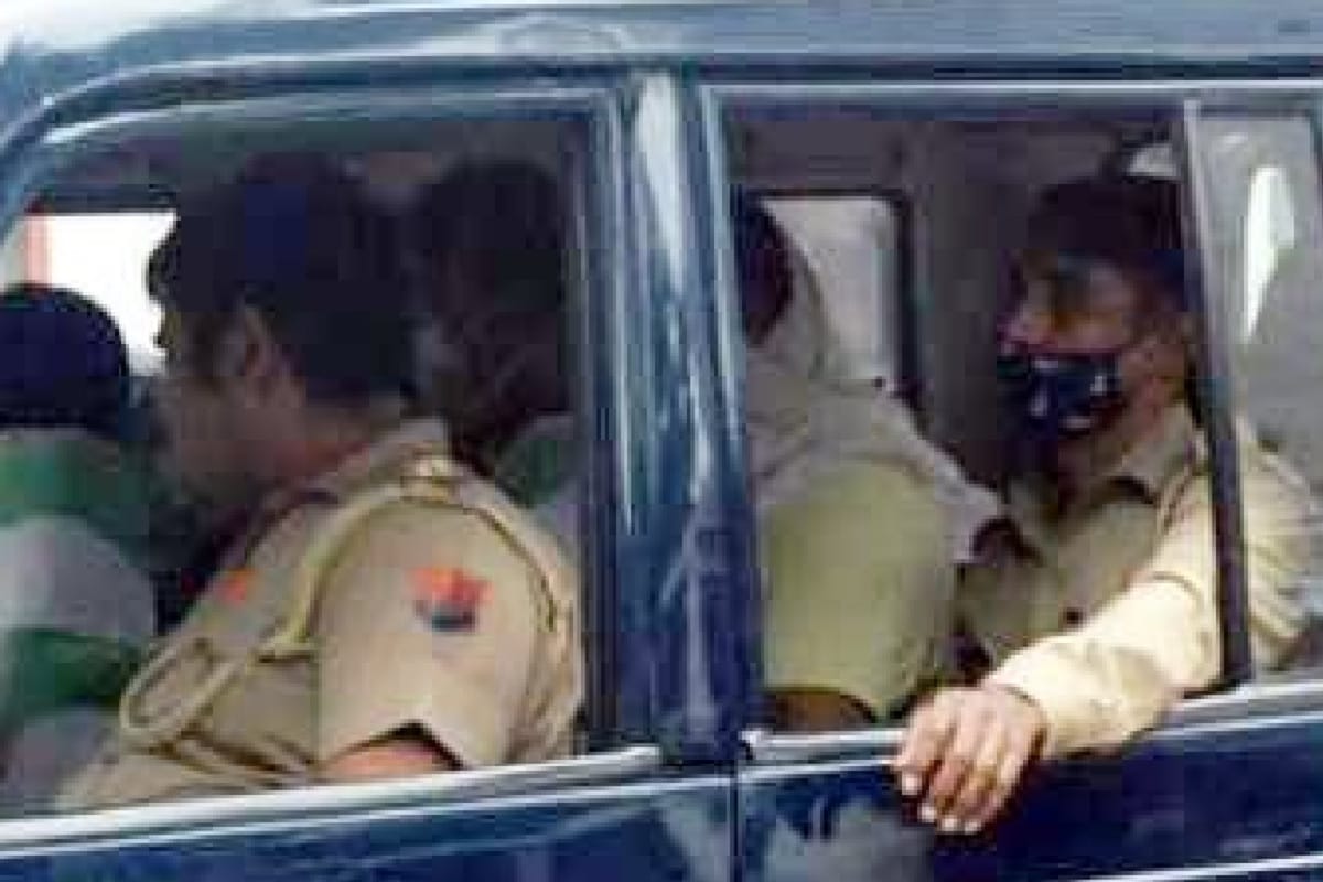 Bribe case in Sadar police station of Meerut: Head constable Manmohan cried a lot before going to jail