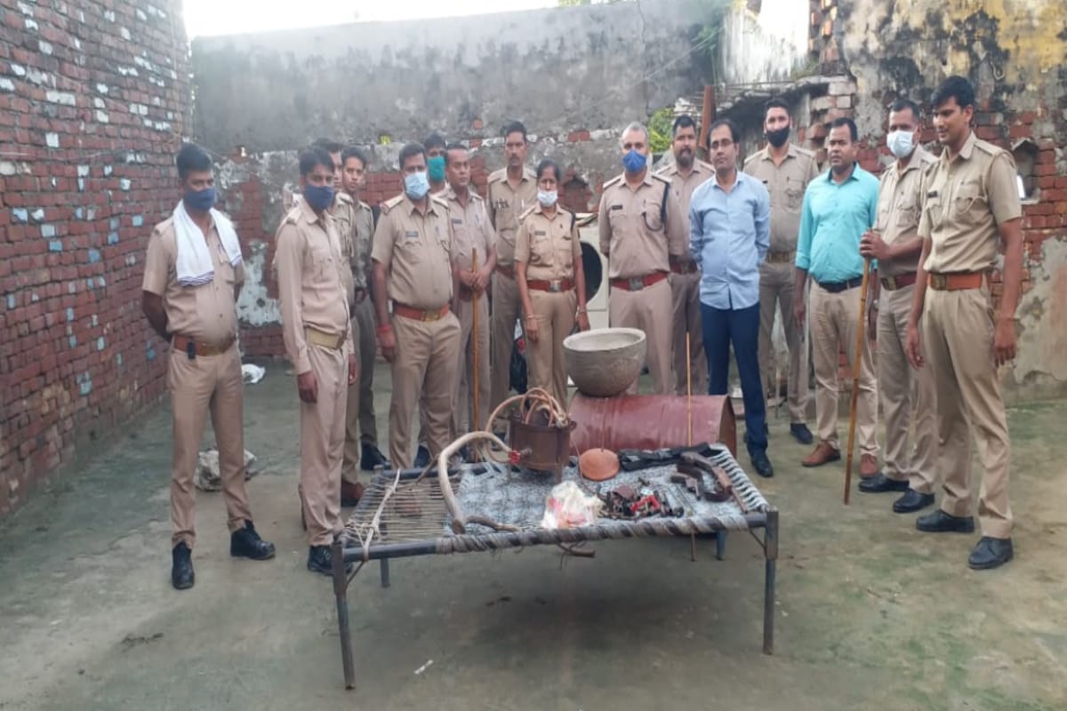 UP News: Police raid in house of Mafia and illegal weapons and illicit liquor recovered in Hastinapur