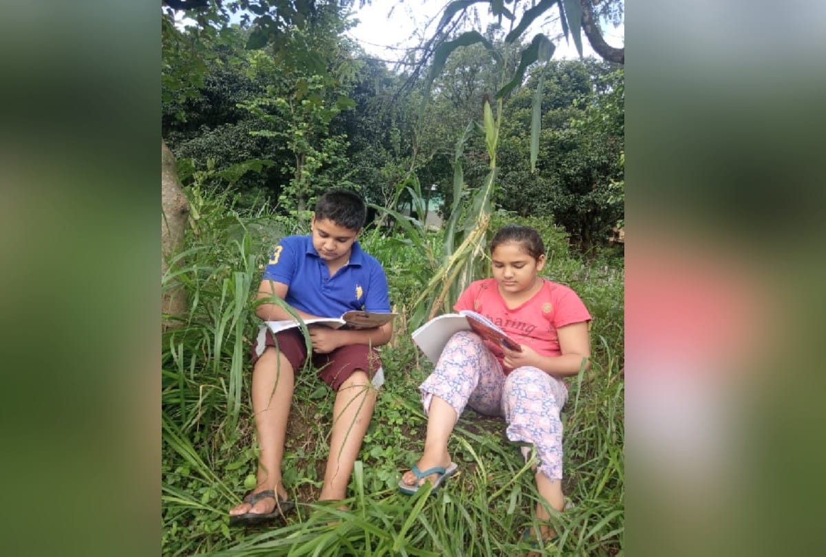 Online studies: Children looking for mobile signal in fields or forests