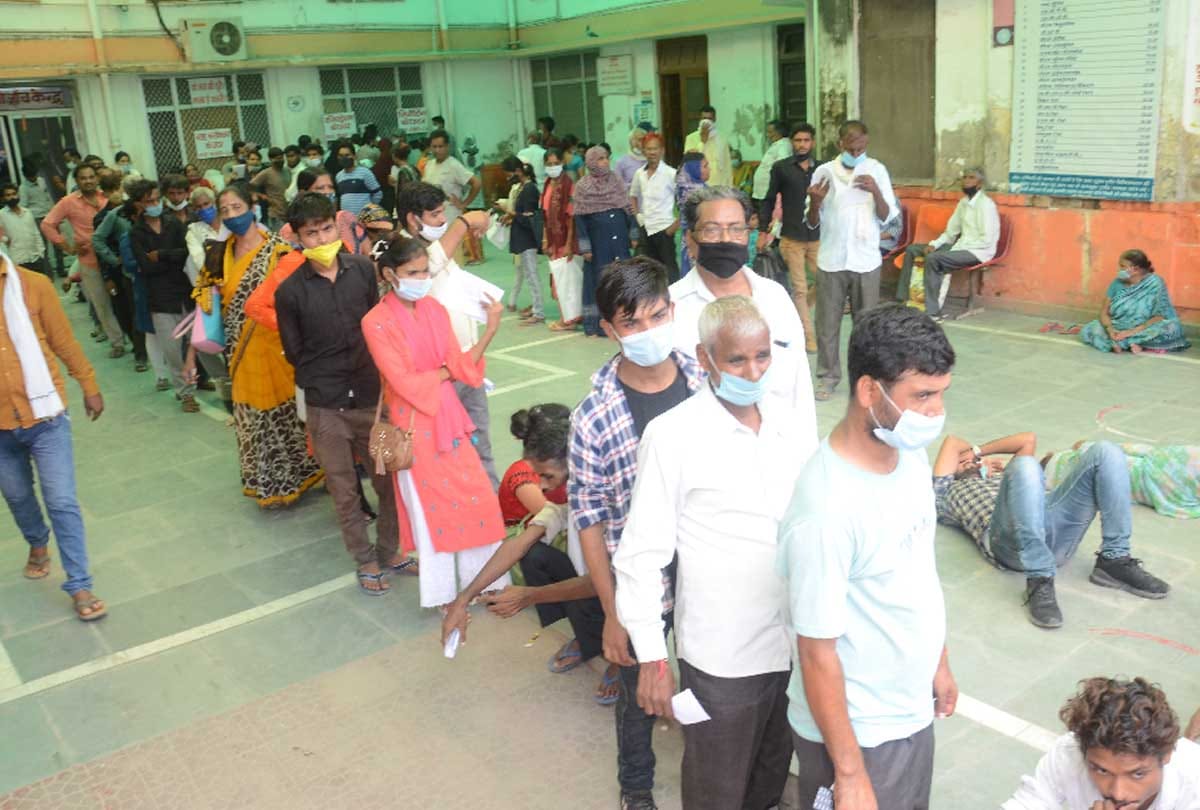 Kanpur: Junior doctors closed Halat OPD, kept returning patients even from emergency