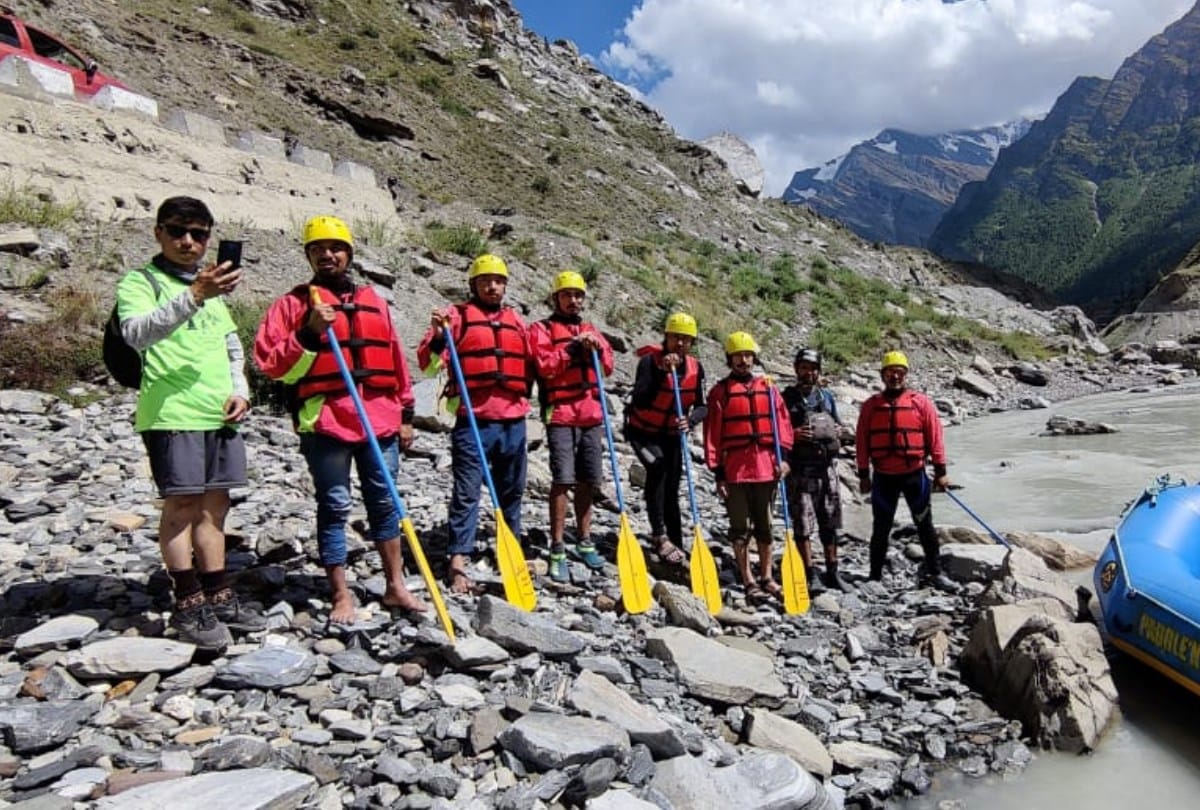 river rafting in chandrabhaga river in lahaul himachal pradesh