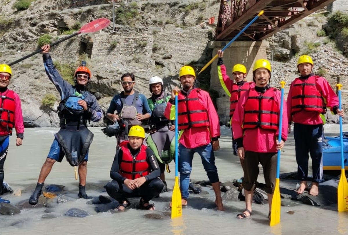 river rafting in chandrabhaga river in lahaul himachal pradesh