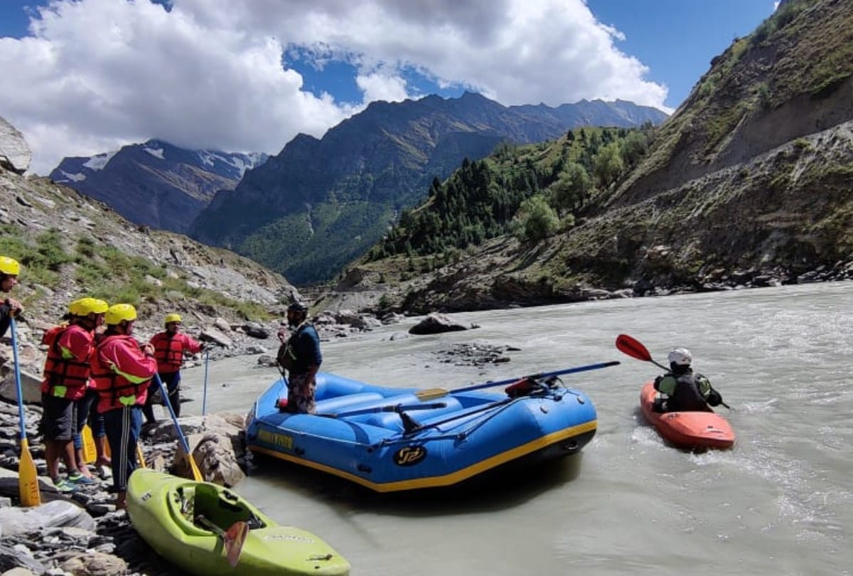 river rafting in chandrabhaga river in lahaul himachal pradesh