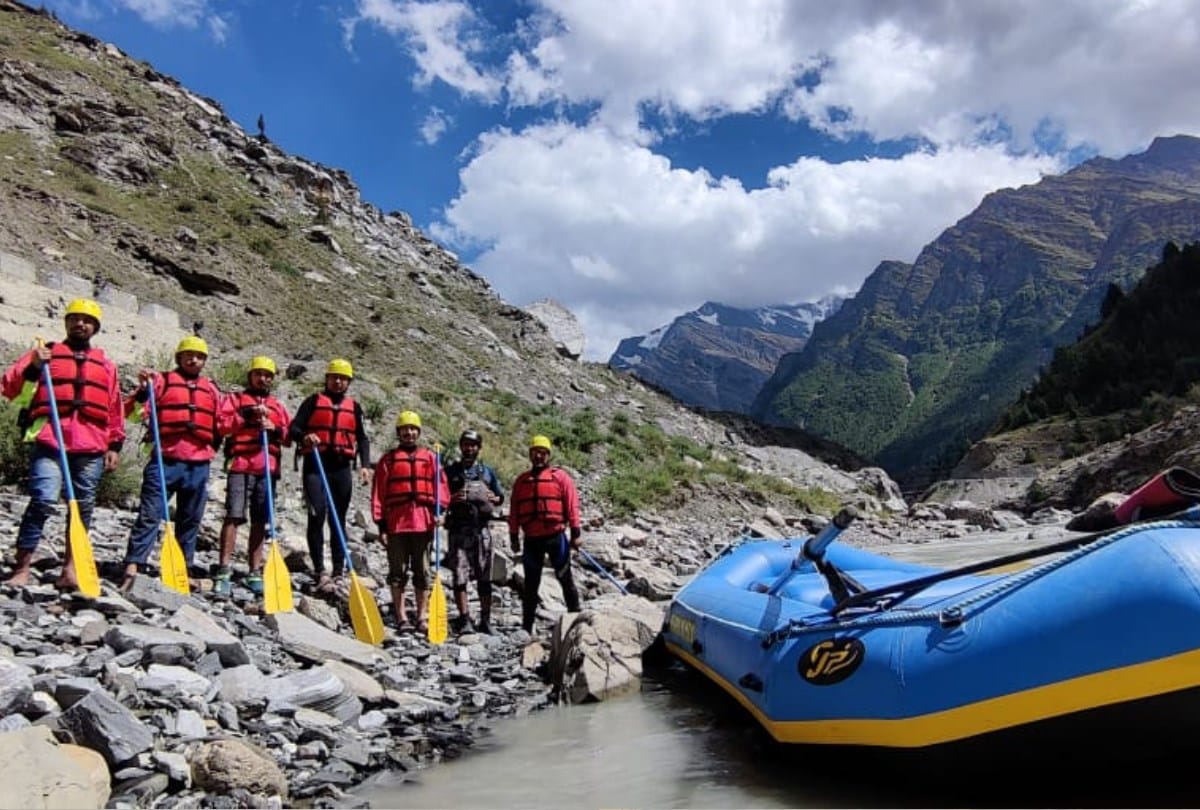 river rafting in chandrabhaga river in lahaul himachal pradesh