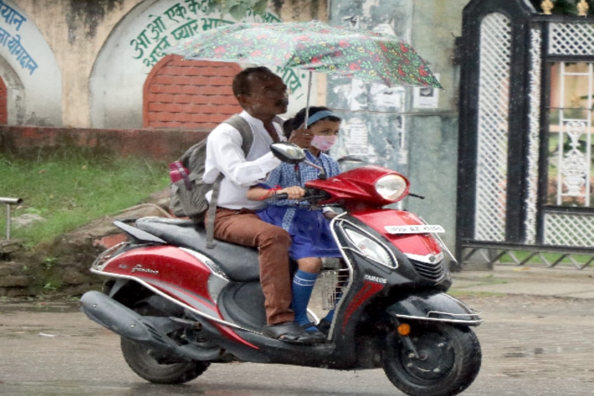 Weather News UP today: temperature dropped due to rain in western UP, chance to rain in next days